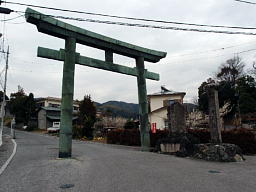 咹