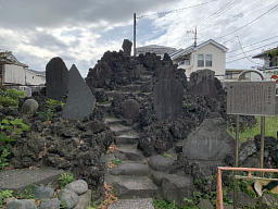 登山道が整備された立派な富士塚です 富士塚