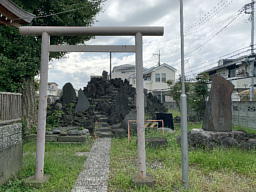 浅間神社が祀られています 全景