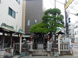 大切にされている様子がうかがえる猫実の庚申塔 祠
