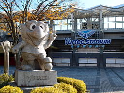 スタジアムとベガッ太の石像 像